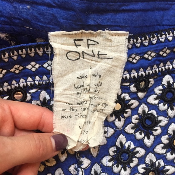 Free People One Boho Embroidered Shorts - size 6 - Picture 4 of 6